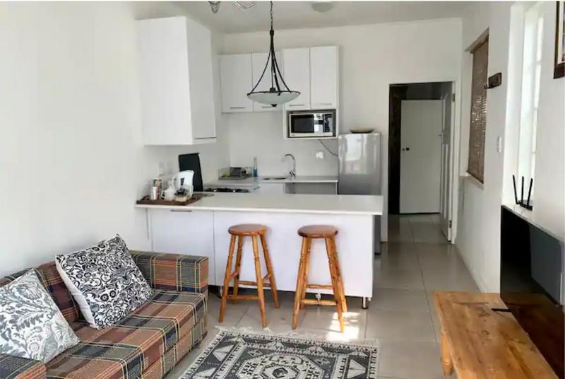 To Let 1 Bedroom Property for Rent in Signal Hill Western Cape